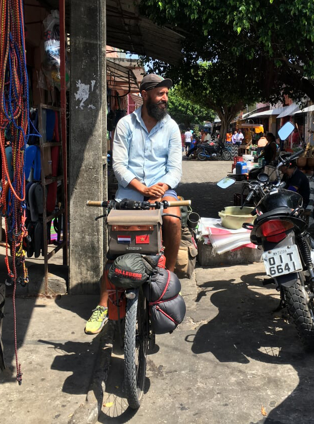 Hoessein fietst van Paramaribo naar Mekka